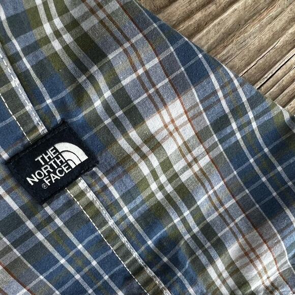 North Face men’s size L, plaid button down shirt, short sleeves - Picture 5 of 5